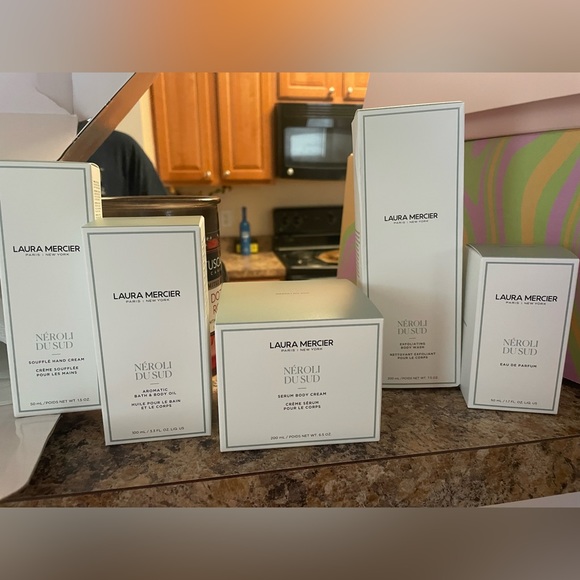 Laura Mercier neroli bath and body oil - Picture 1 of 1